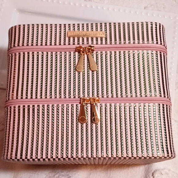 Gorgeous โ๏ธ Vince Camuto Jumbo Size Jewelry Box/Storage - Picture 4 of 8